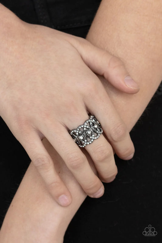 OVAL- Ruled - Black Ring