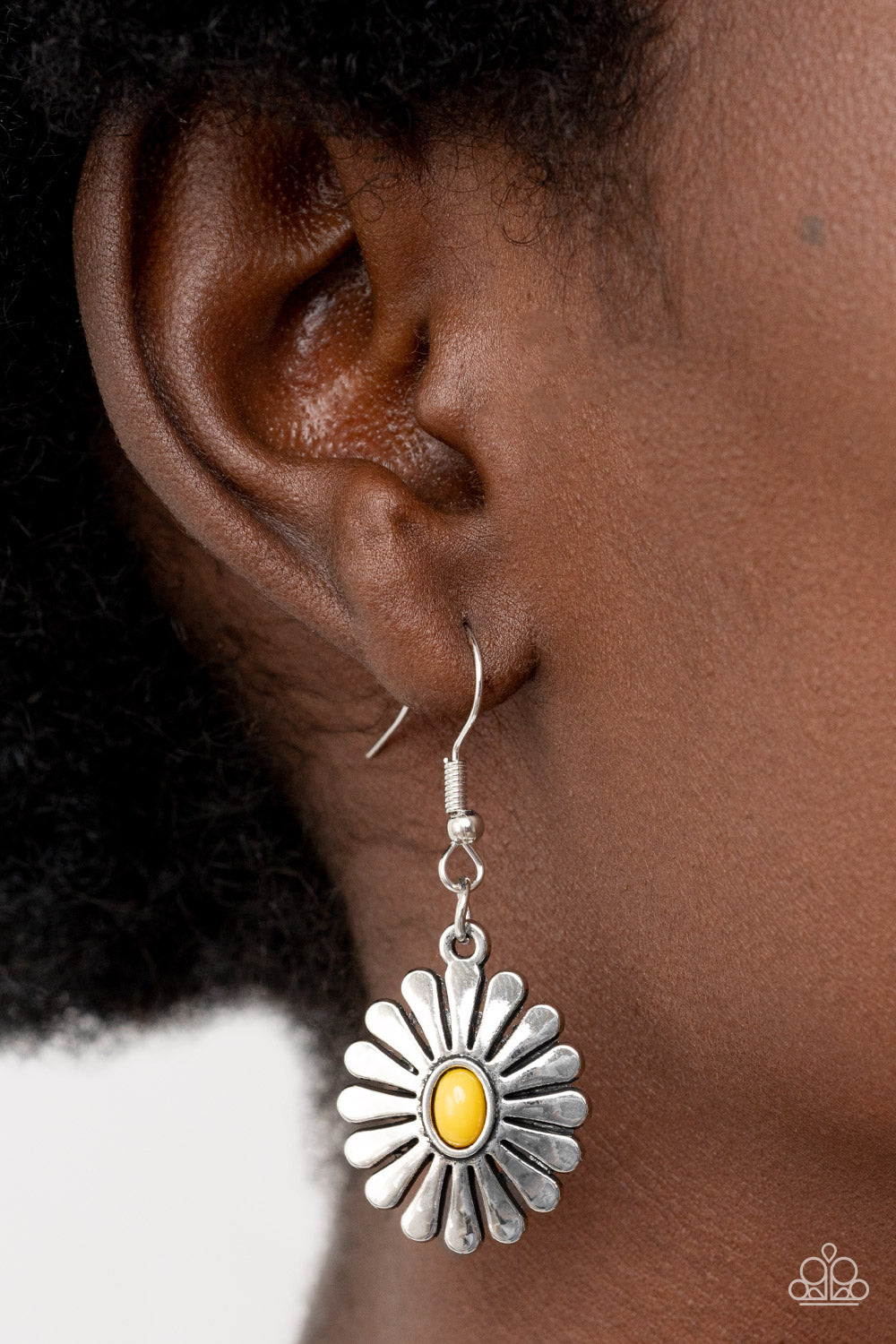 Delectably Daisy - Yellow Earring